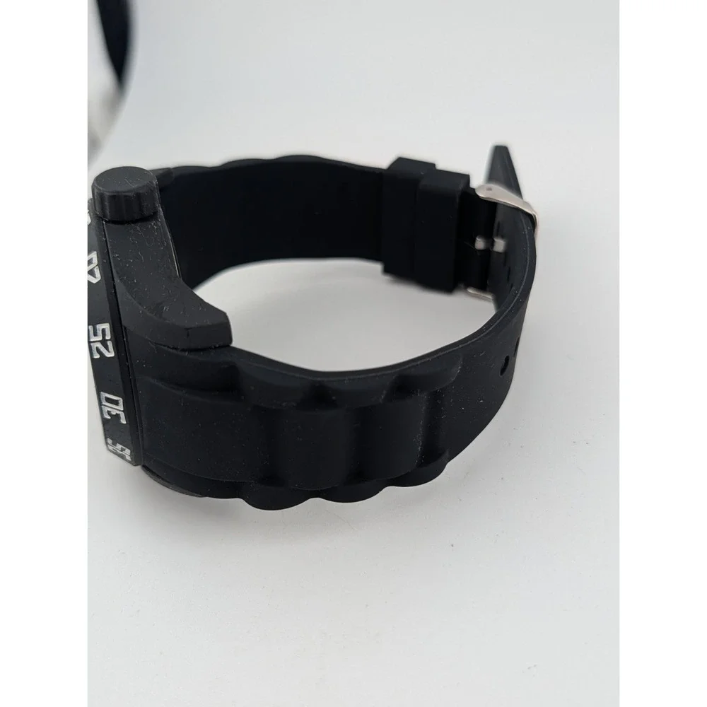 Men's Quartz Watch 49mm Case Black Silicone Band- New Battery